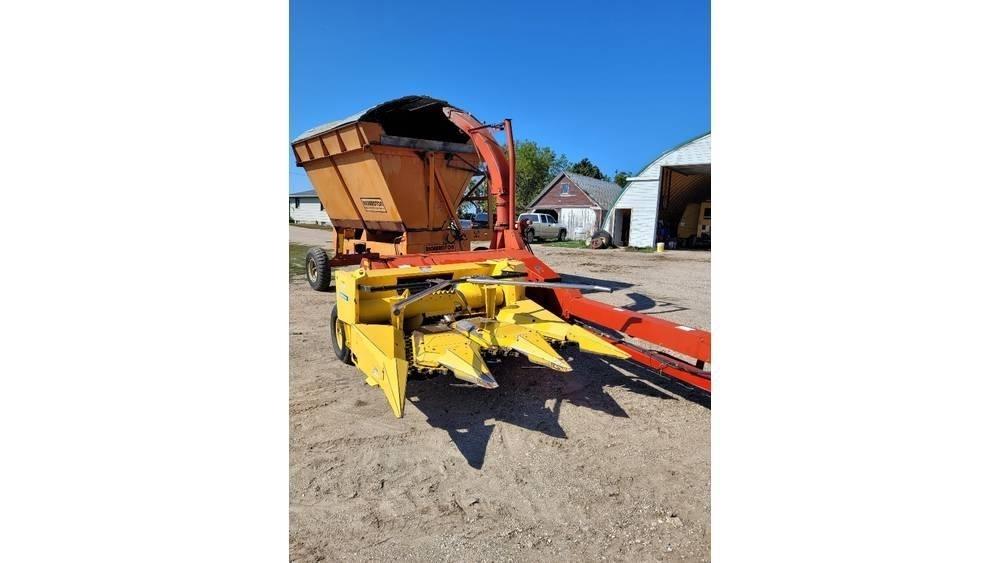 New Holland FP230 حصادات الأعلاف