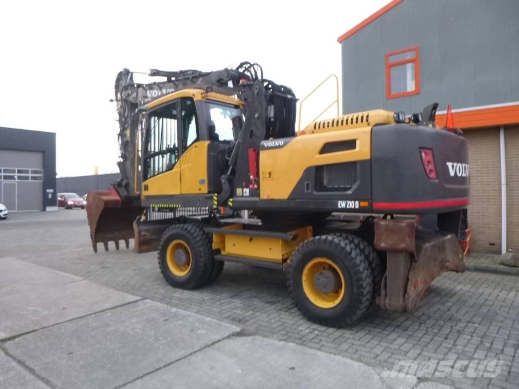 Volvo EW 210 D حفارات بعجل
