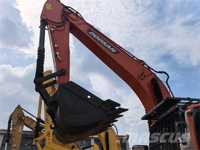 Doosan DX 225 LC حفارات زحافة