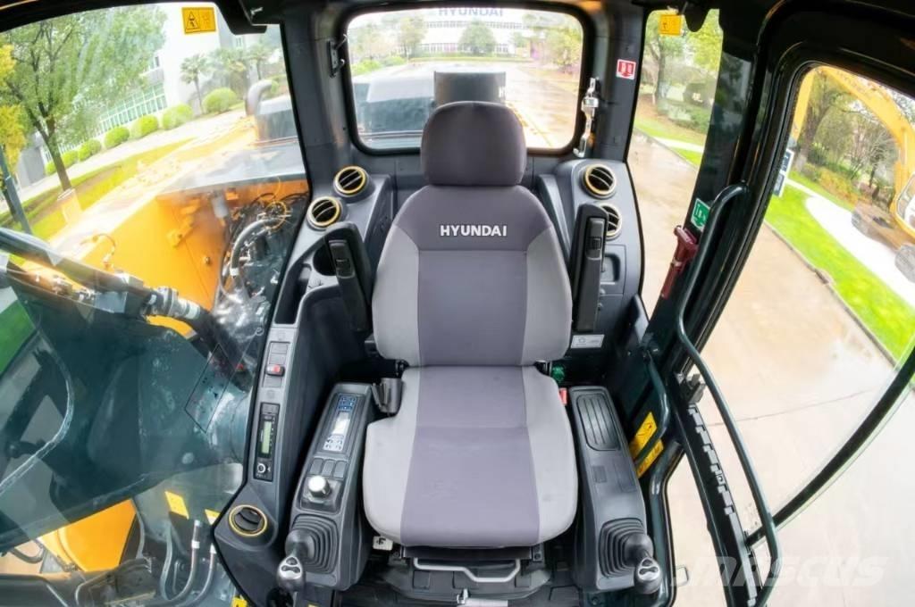 Hyundai HX 220 L حفارات زحافة