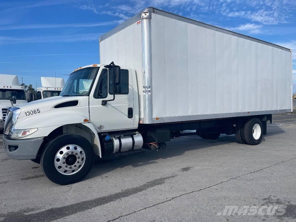 International 4300 شاحنات ذات هيكل صندوقي