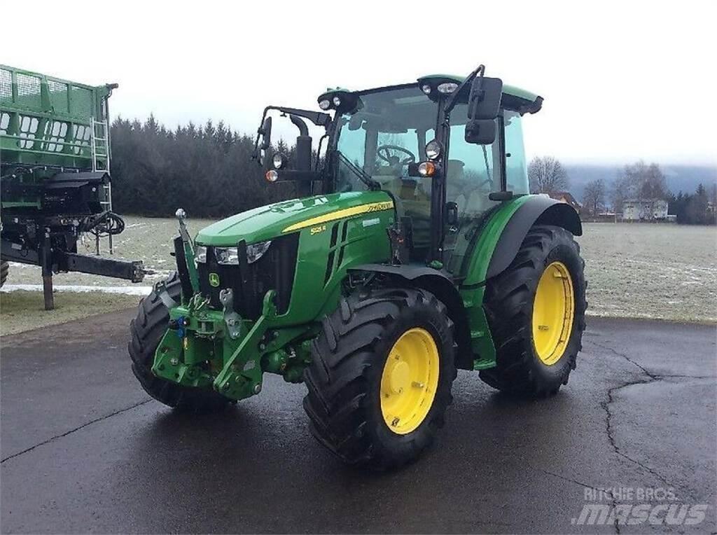 John Deere 5125 r الجرارات