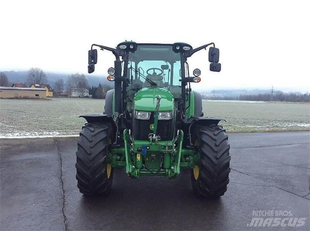 John Deere 5125 r الجرارات