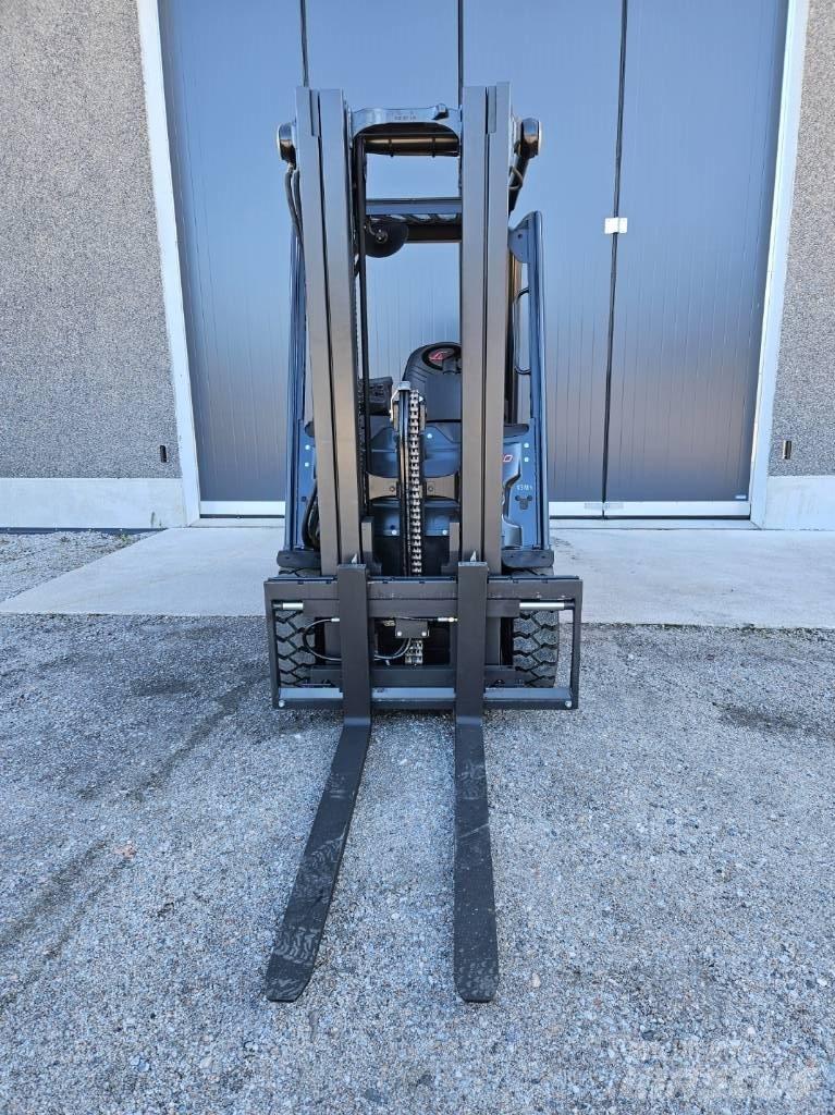 Linde E30-01 شاحنات ذات رافعات شوكية تعمل بالكهرباء
