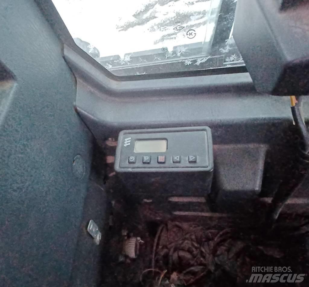 Hyundai HX 235 LCR حفارات زحافة