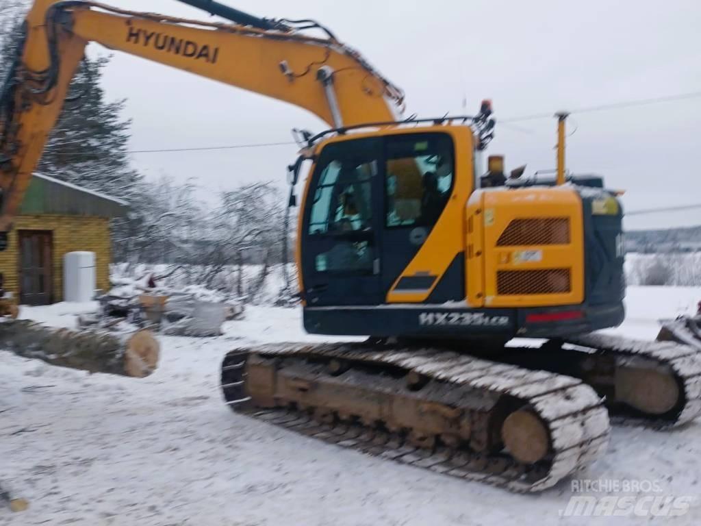 Hyundai HX 235 LCR حفارات زحافة