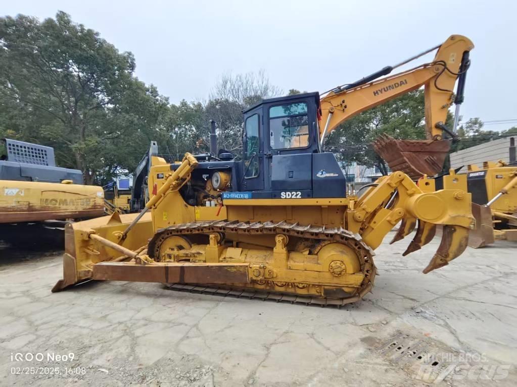 Shantui SD 22 بلدوزرات مجنزرة