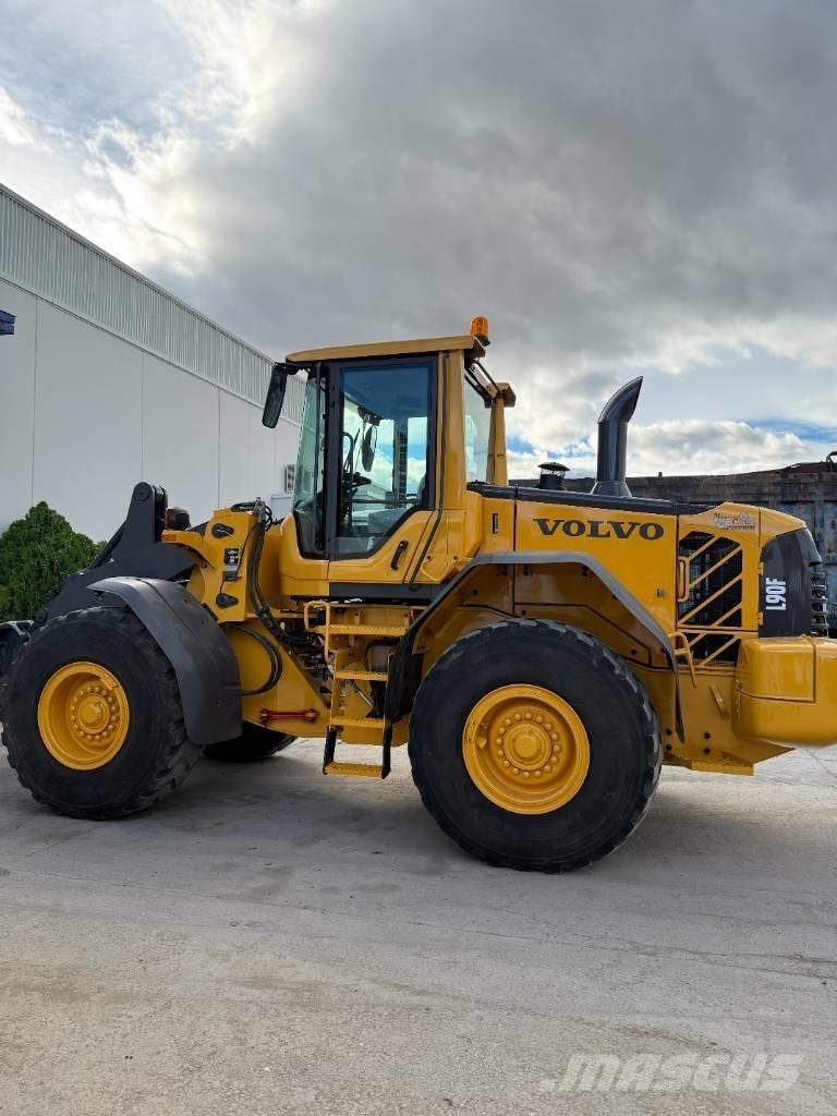Volvo L 90 F لوادر بعجل