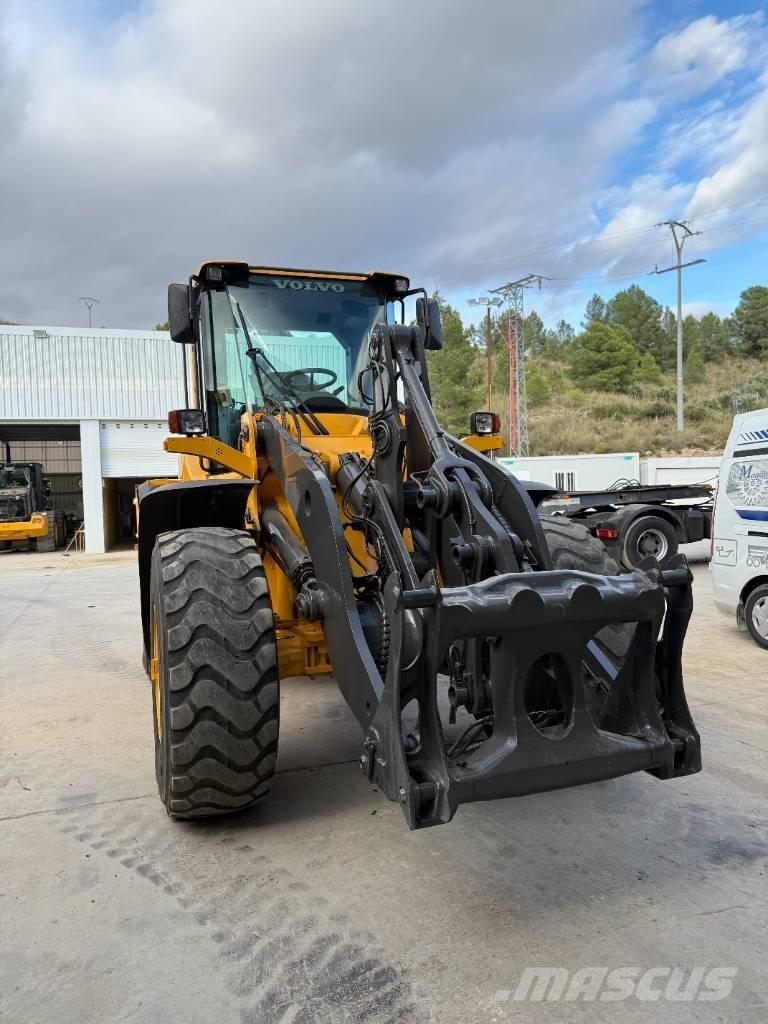 Volvo L 90 F لوادر بعجل
