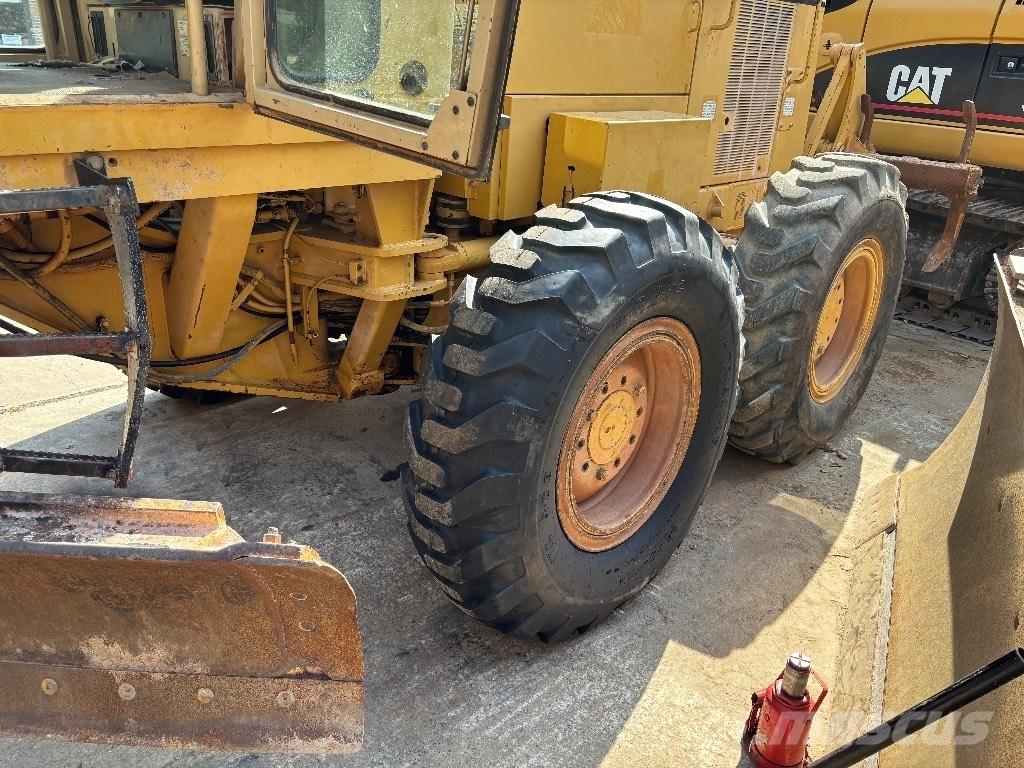 CAT 12 H معدات تمهيد الطرق
