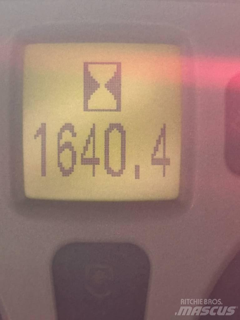New Holland T 5040 الجرارات