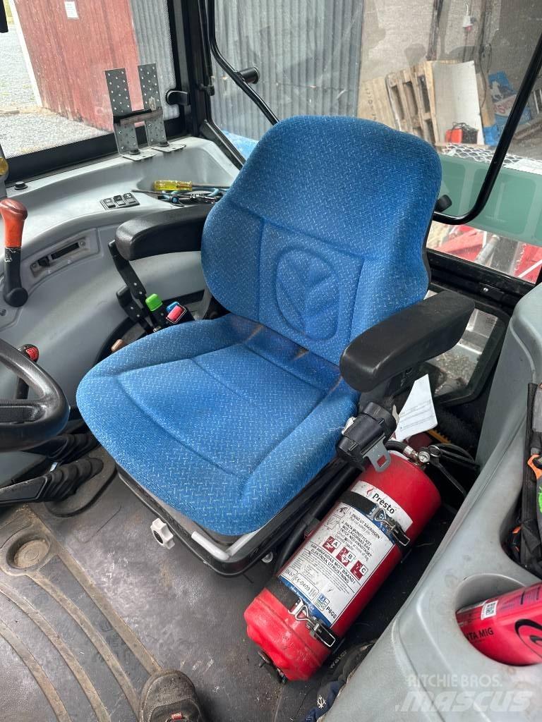 New Holland T 5040 الجرارات