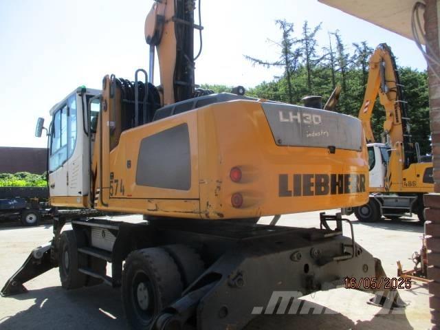 Liebherr LH 30 M مناولات المخلفات / مناولات صناعية