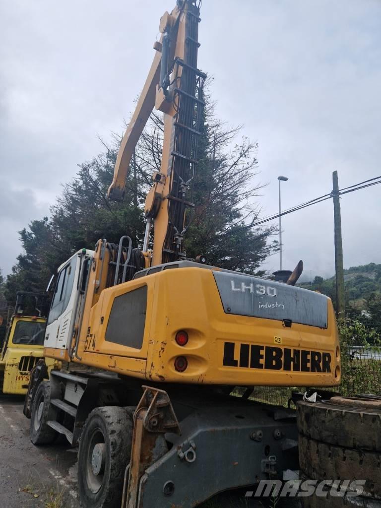 Liebherr LH 30 M مناولات المخلفات / مناولات صناعية