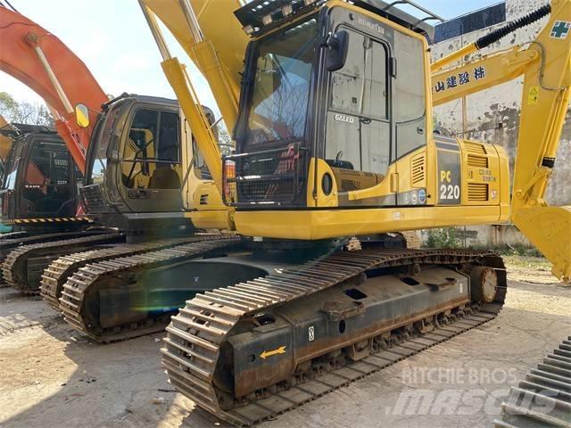 Komatsu PC 220-8 حفارات زحافة