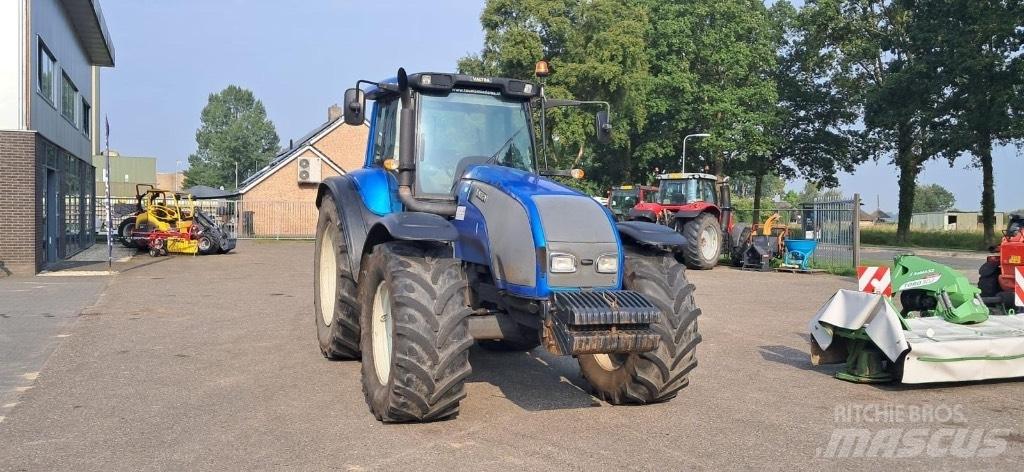 Valtra T160 الجرارات