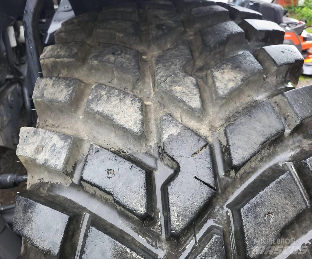 Valtra T 235 D الجرارات