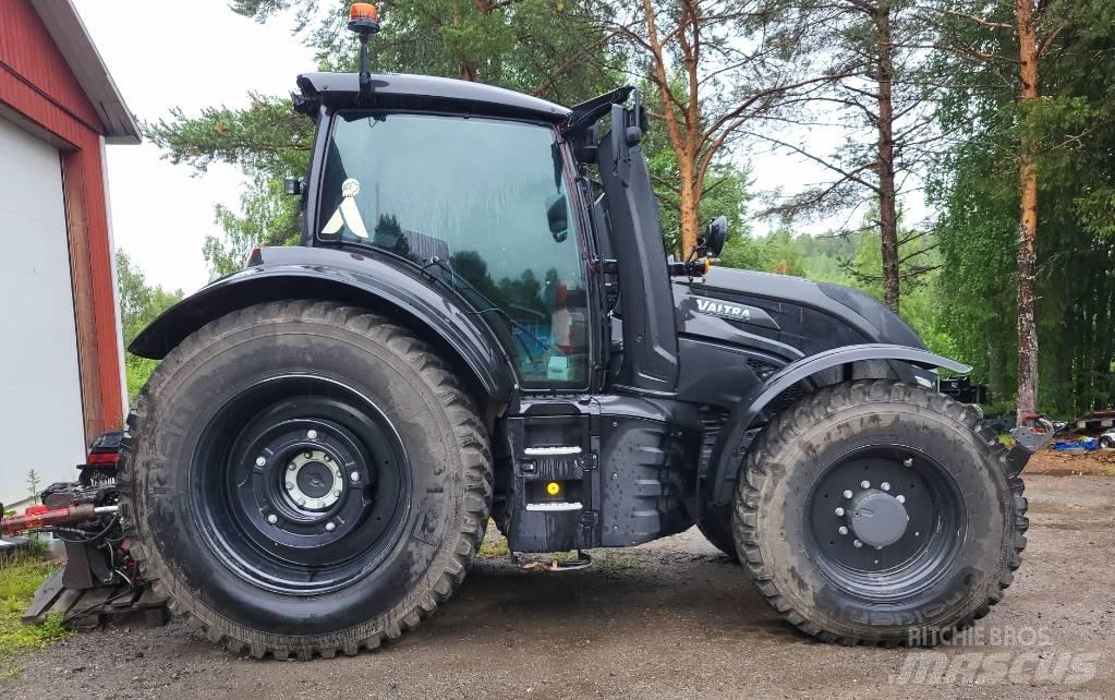 Valtra T 235 D الجرارات