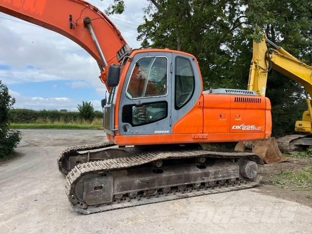 Doosan DX 225 LC حفارات زحافة