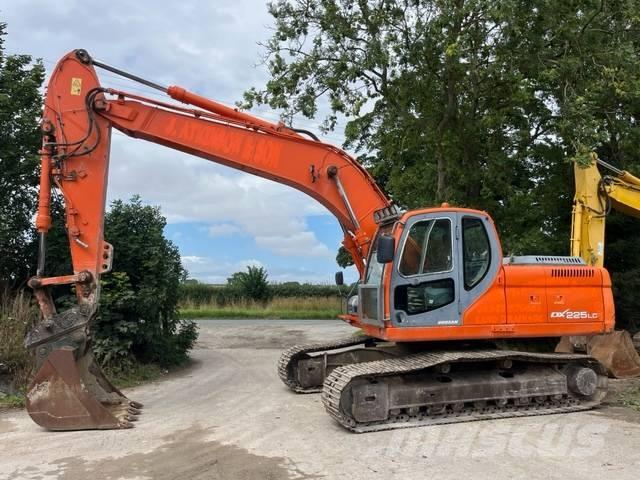 Doosan DX 225 LC حفارات زحافة