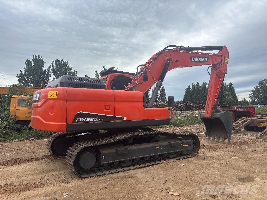 Doosan DX 225 LCA Crawler excavators
