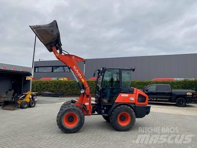 Kubota R 090 لوادر بعجل