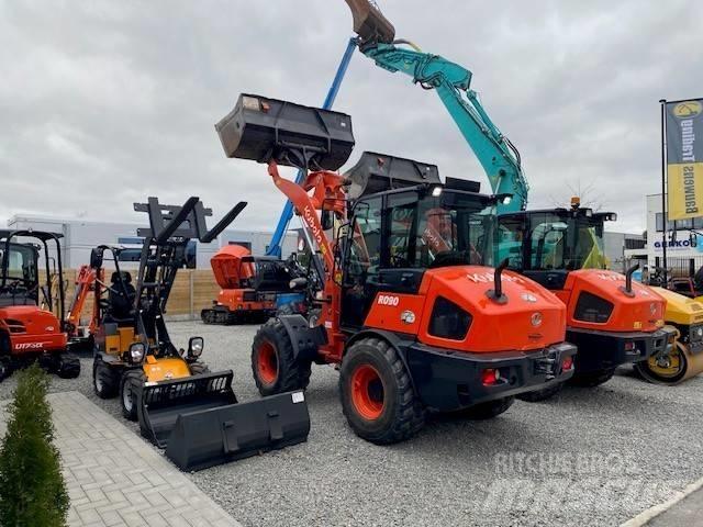 Kubota R 090 لوادر بعجل