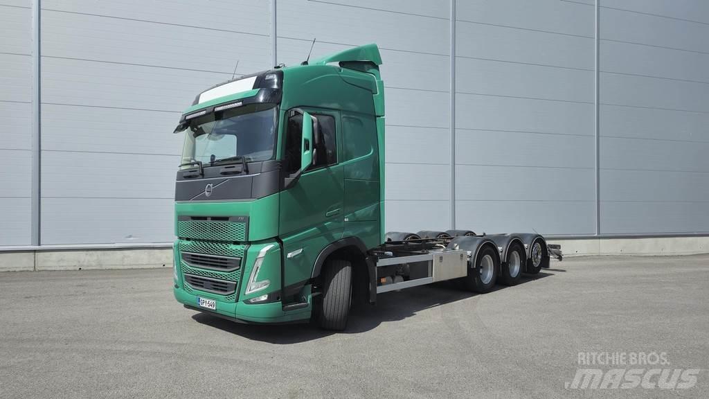Volvo FH شاحنات بمقصورة وهيكل