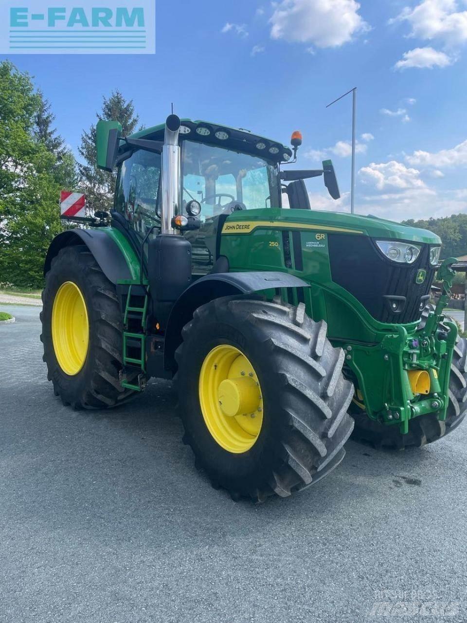 John Deere 6r250 الجرارات