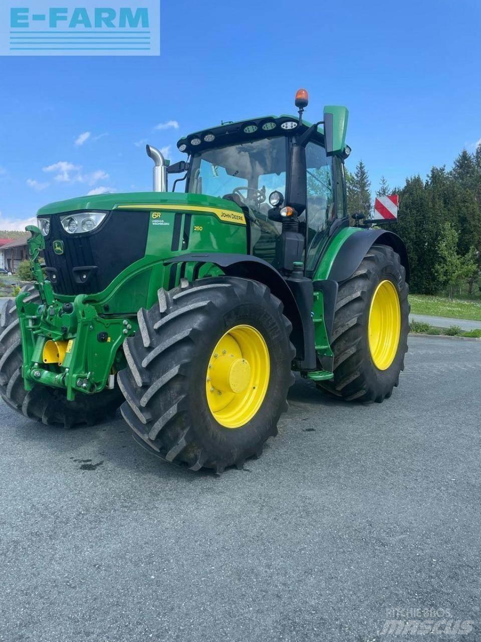 John Deere 6r250 الجرارات