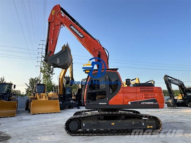 Doosan DX 225 LCA حفارات زحافة