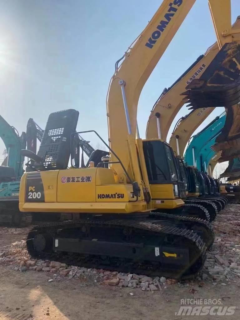 Komatsu pc200 حفارات زحافة