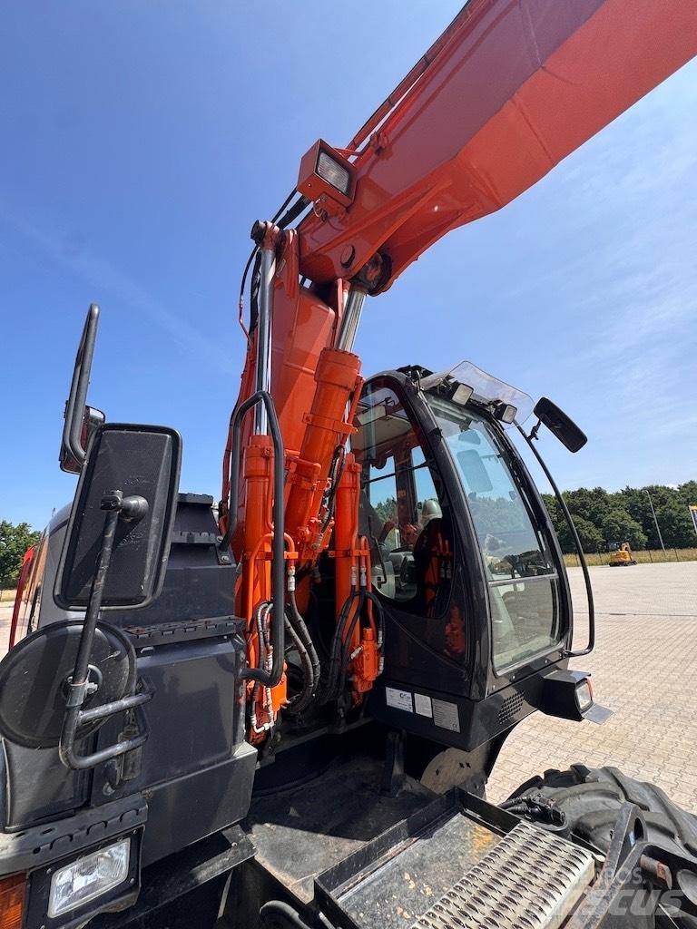 Hitachi 140W حفارات بعجل