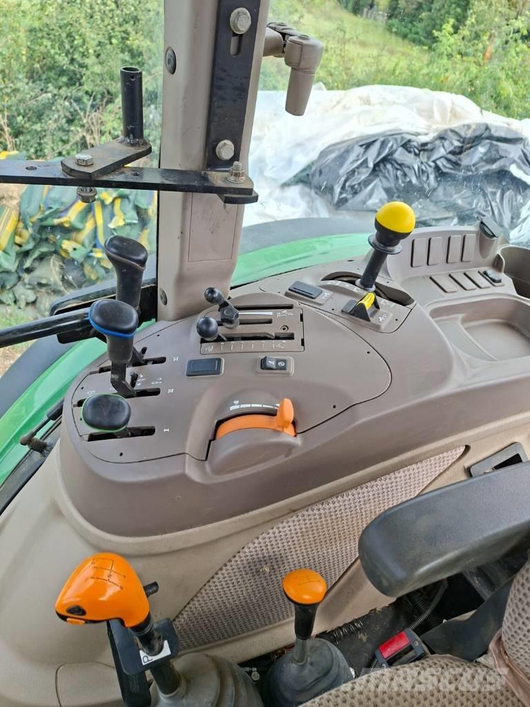 John Deere 5115M الجرارات