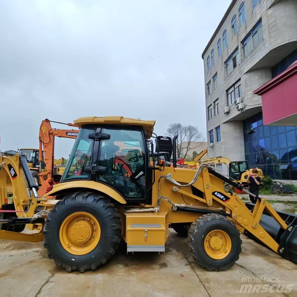CAT 420 لوادر ذات جرافات عكسية