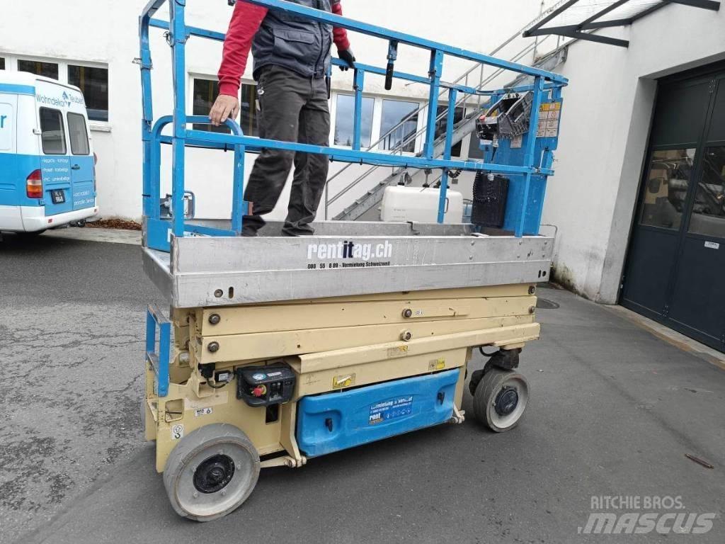 JLG 2030 ES رافعات مقصية الشكل