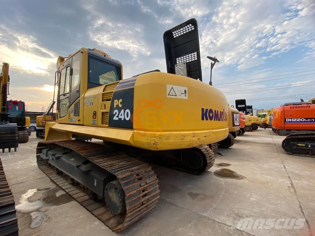Komatsu PC 240 حفارات زحافة