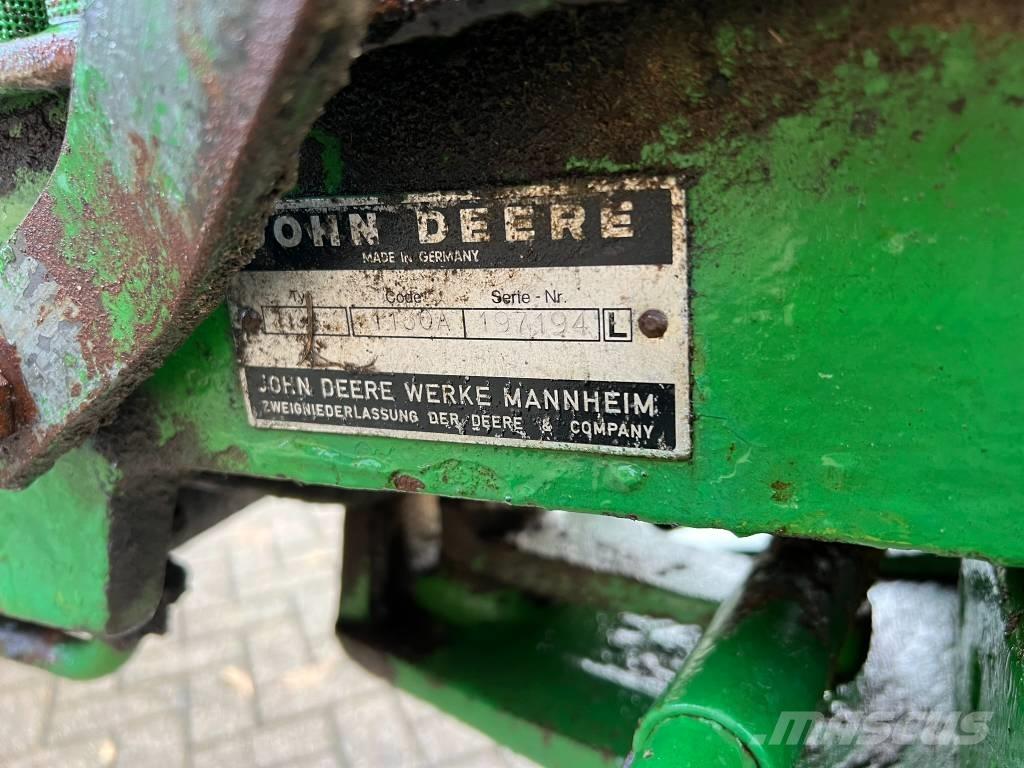 John Deere 1130 الجرارات