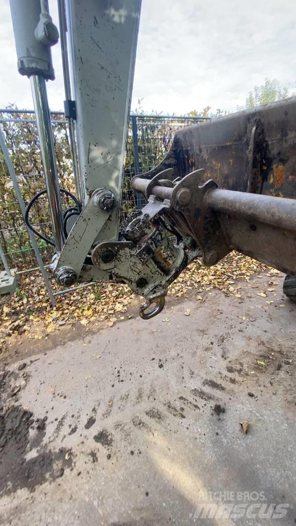 Takeuchi TB 240 حفارات صغيرة أقل من 7 طن (حفارات صغيرة)