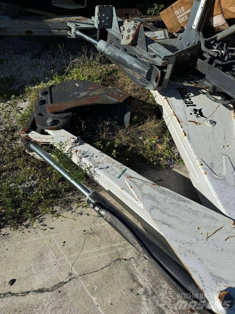 Bobcat 8811 جرافات عكسية