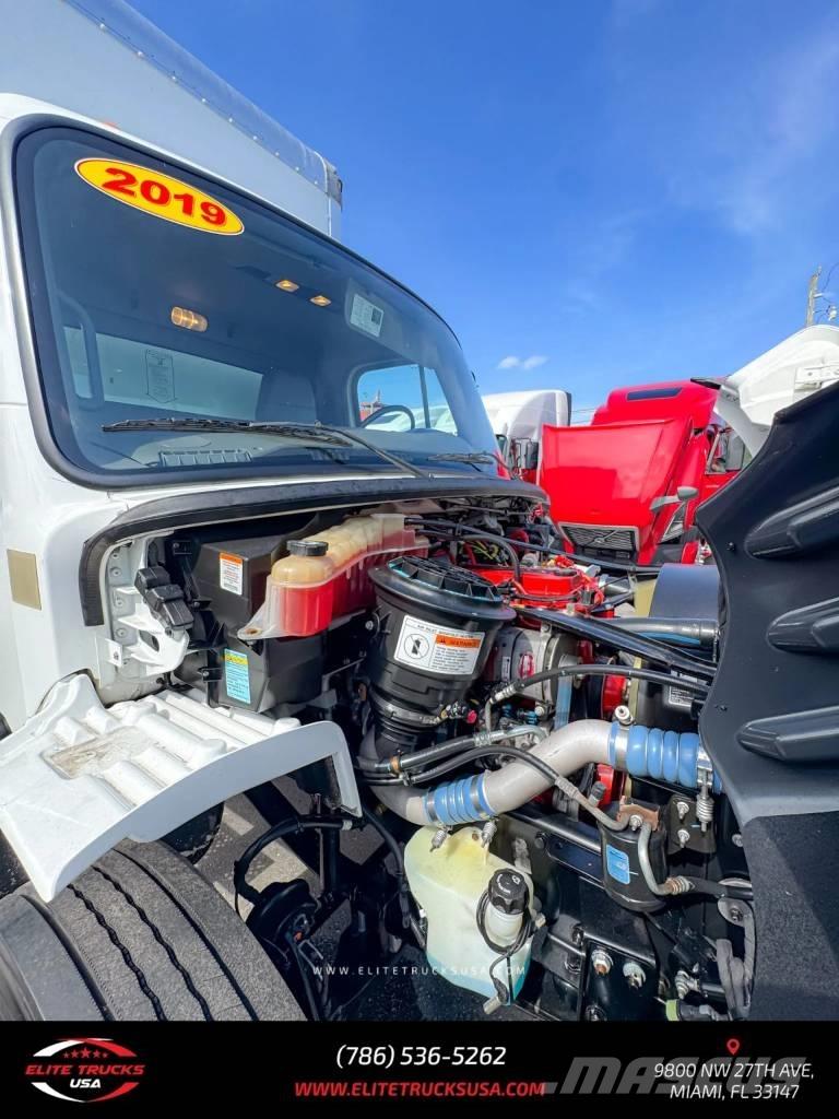 Freightliner M106 شاحنات ذات هيكل صندوقي
