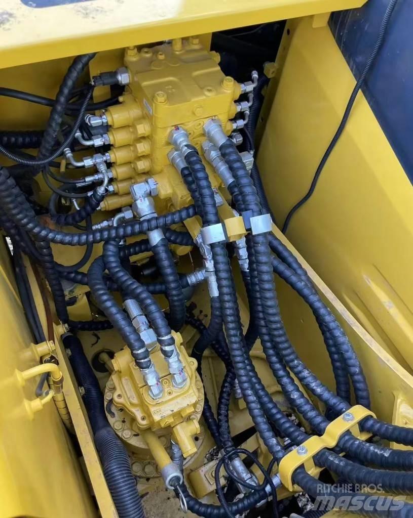 Komatsu PC 130 حفارات وسط 7 طن - 12 طن