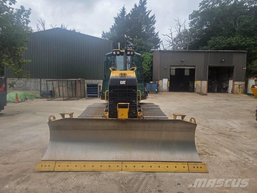 CAT D 4 K 2 LGP بلدوزرات مجنزرة