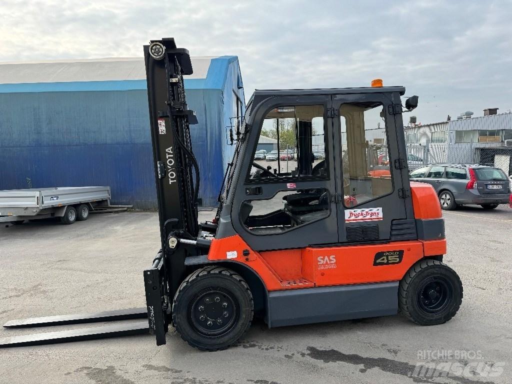 Toyota 7FBMF45 شاحنات ذات رافعات شوكية تعمل بالكهرباء