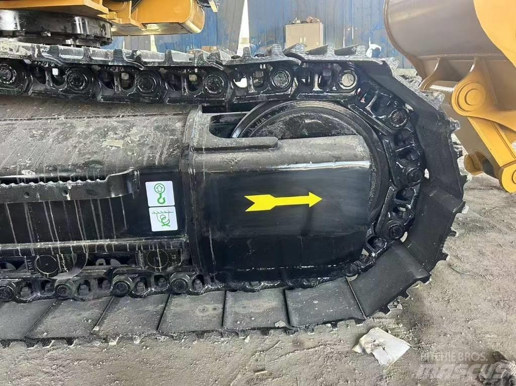 CAT 329 D L حفارات زحافة