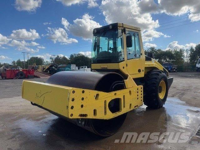 Bomag BW 216 DH-4i مداحل أحادية الأسطوانة