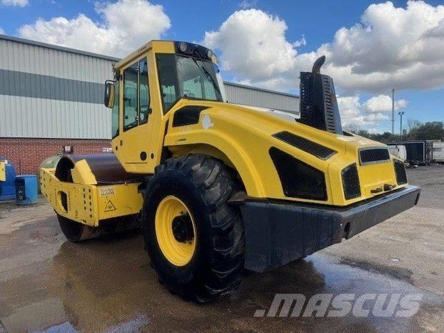 Bomag BW 216 DH-4i مداحل أحادية الأسطوانة