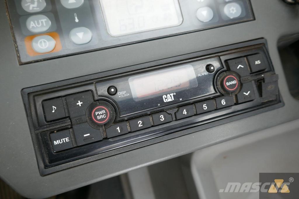 CAT 325F LCR حفارات زحافة