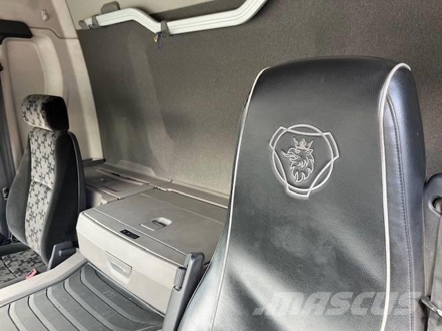 Scania P 370 شاحنات بغطاء جانبي