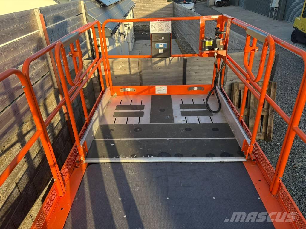 Snorkel SL 26 SL رافعات مقصية الشكل